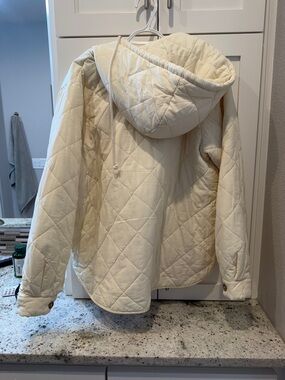 Quilted Hooded Puffer Jacket in Cream